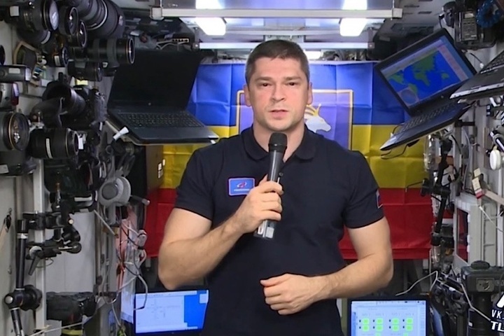 Жителей Новочеркасска поздравил с Новым годом космонавт Николай Чуб