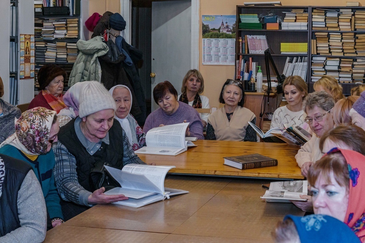 Читатели православной библиотеки Новодвинска познакомились с историей меценатства