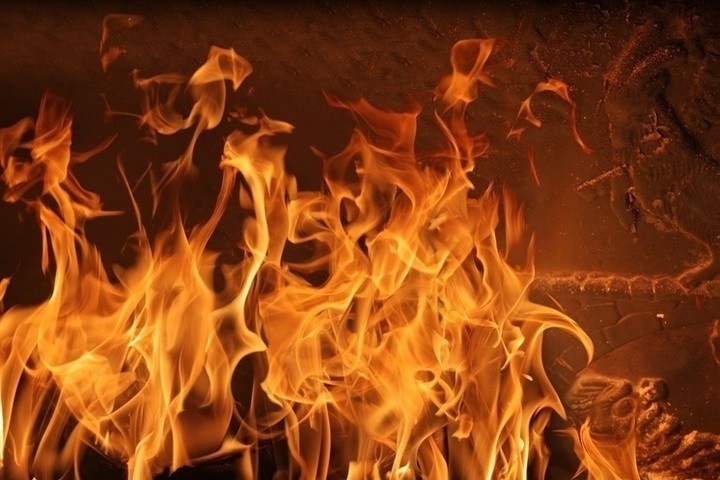 Пожар бушевал в пятиэтажке на Перевалке в Петрозаводске