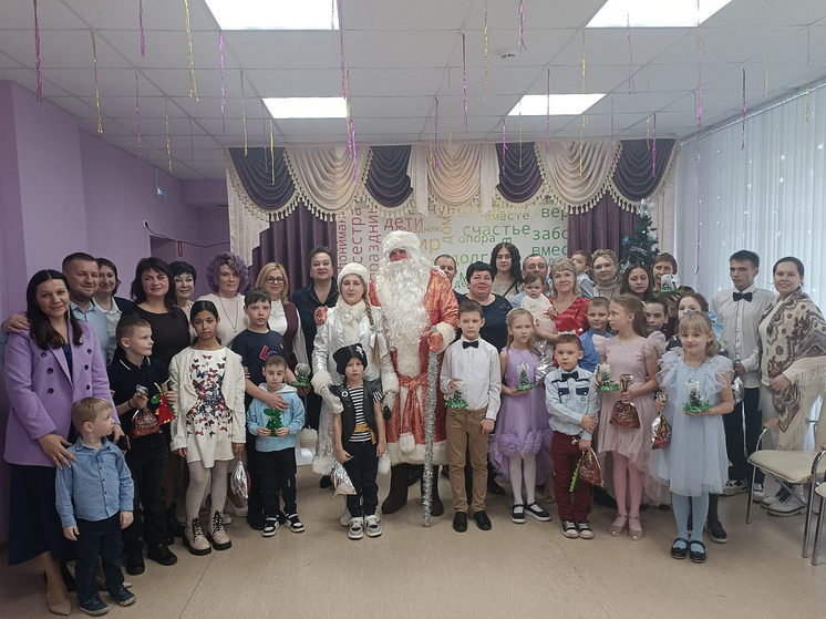 Курские приёмные семьи получили подарки к Новому году