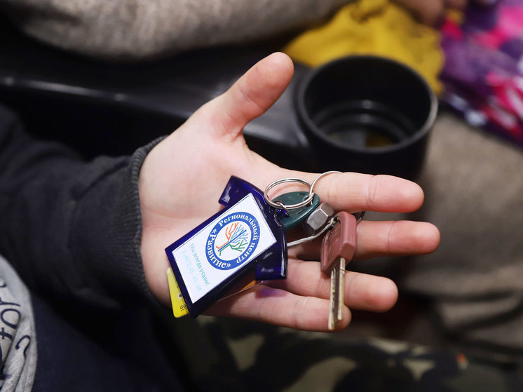 В Туле вручили ключи от квартир 17 участникам СВО из числа сирот