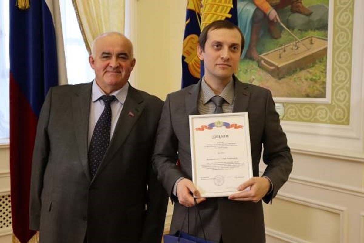 28 декабря губернатор Сергей Ситников вручил премии молодым костромским ученым