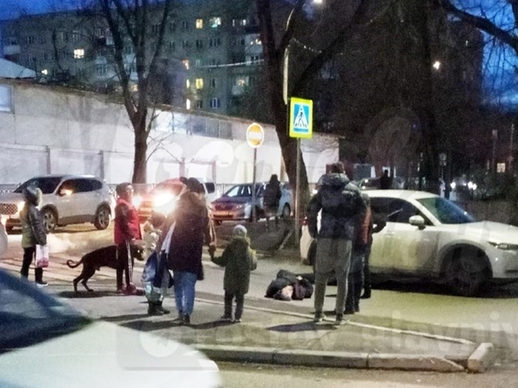 В Ростове дедушка попал под колеса легковушки