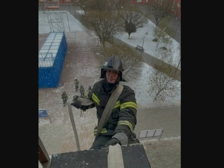 Пожарный из Санкт-Петербурга спас из пожара ребенка в Кузбассе