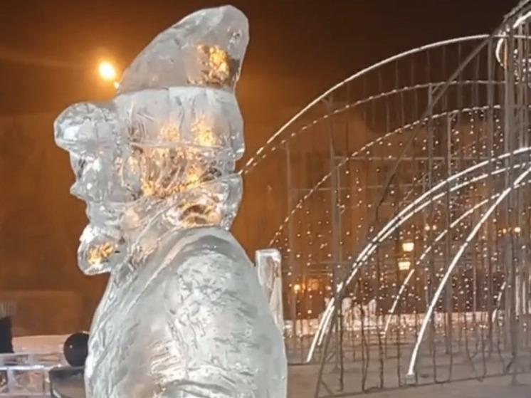 Две ледовые скульптуры повредили на площади в Чите — вандала уже нашли