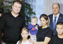 Глава Омской области Виталий Хоценко посетил в Москаленском районе семью Александра Ярового