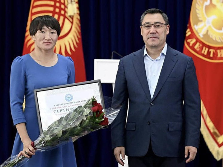 Кыргызстанку признали лучшей в мире среди женщин-борцов