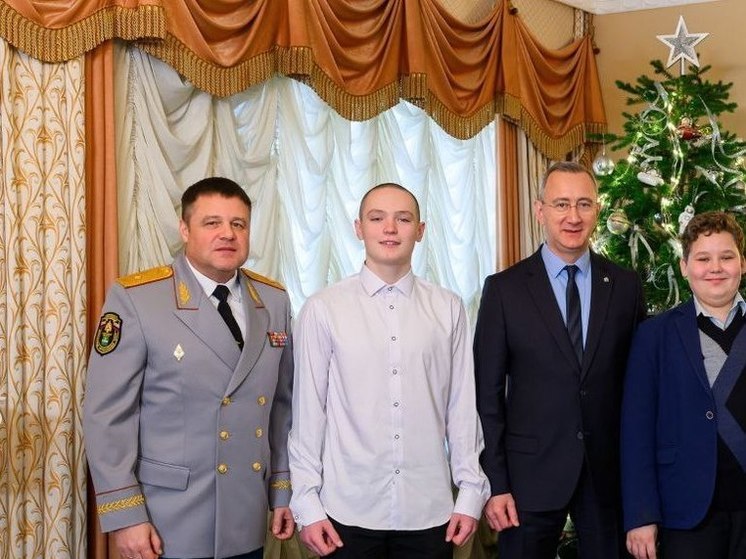 Подросткам из Калужской области вручили медали Совета Федерации за мужество