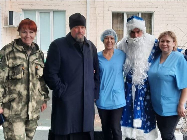 Священник доставил раненым в ходе СВО бойцам рождественские подарки из Орловской области