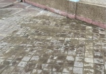 В Белгороде из-за температурных качелей в нескольких местах провалился тротуар в районе стадиона «Салют»