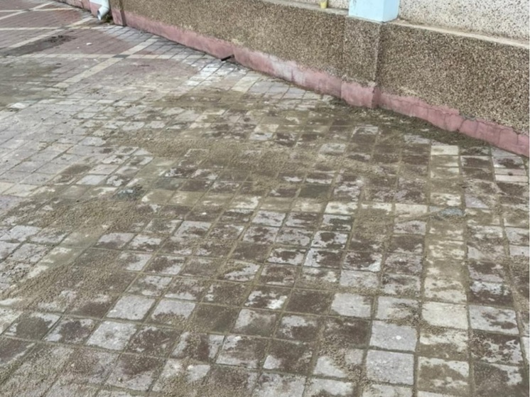 В Белгороде отремонтировали провалившийся тротуар у стадиона «Салют»