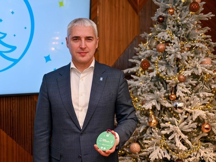 Глава Ноябрьска отправит новогодний сюрприз мальчику из Донбасса