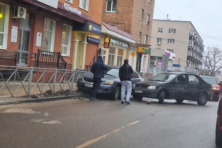 В Курске из-за ДТП на Садовой затруднено движение транспорта