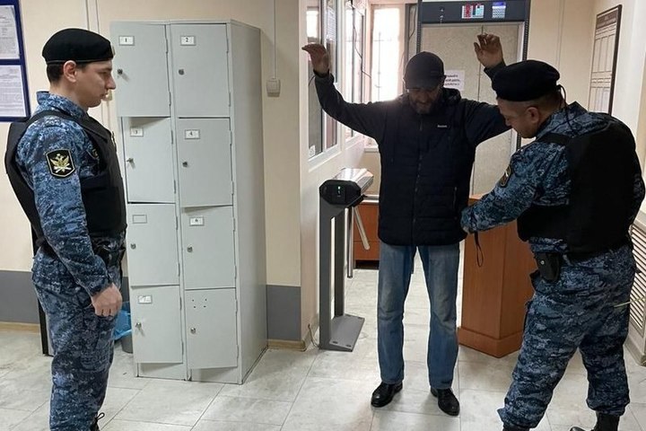 Судебные приставы в Дагестане спасли мужчину