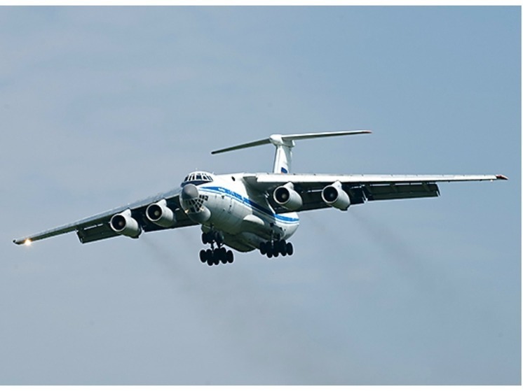 Ил-76 вернулся на омский аэродром из-за отказа гидравлики