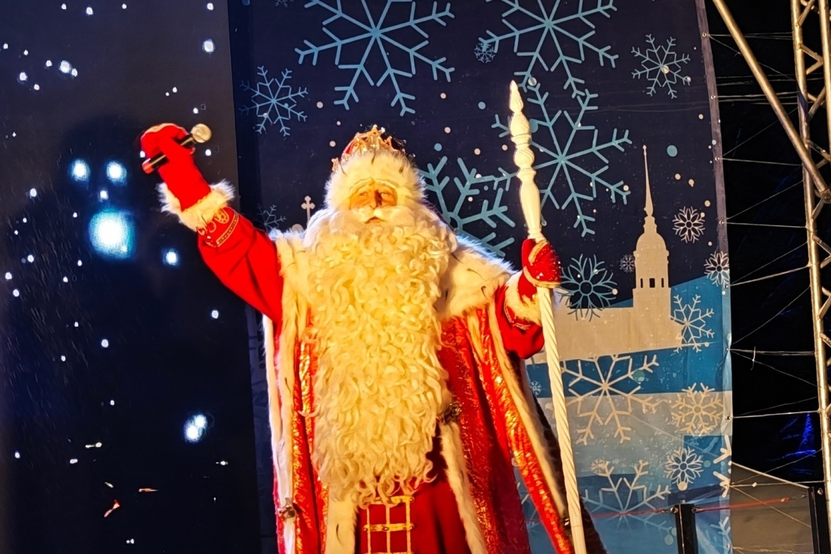 Дед Мороз вернулся из новогоднего тура по зарубежным странам в Великий Устюг
