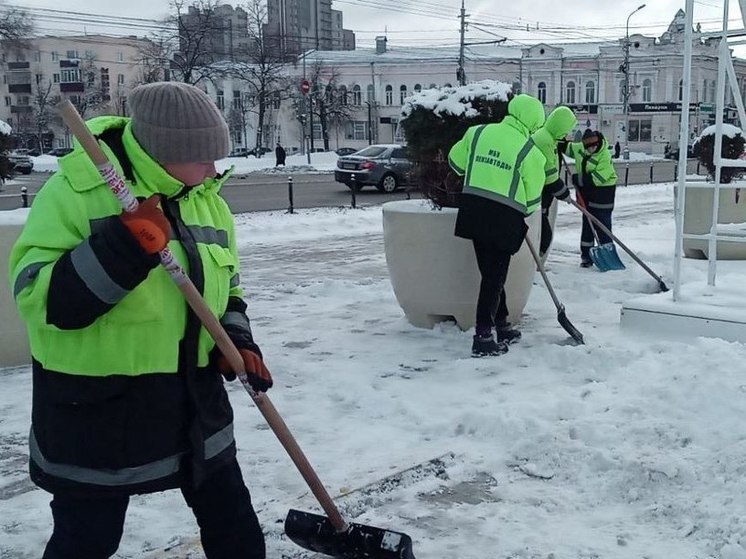 В Пензе продолжаются работы по уборке снега