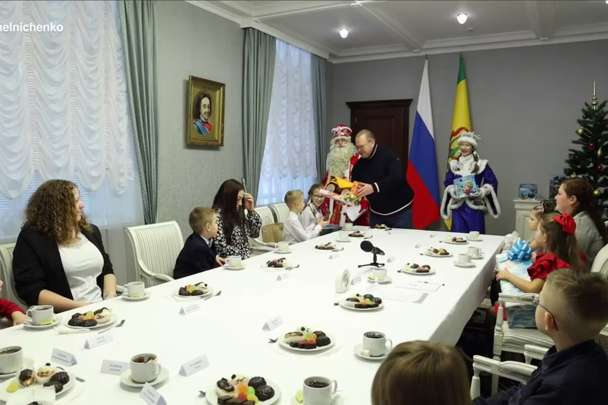 Пензенский губернатор исполнил желания детей с «Елки желаний»