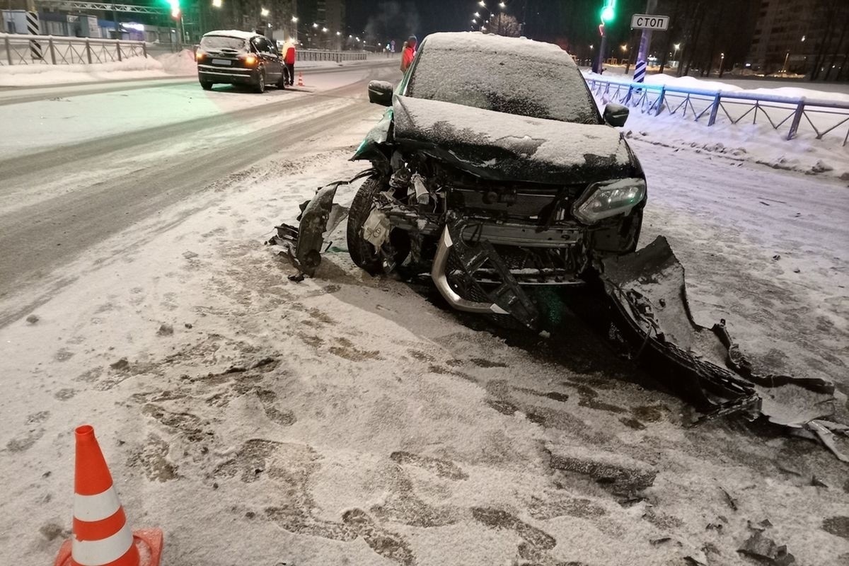 Юная пассажирка пострадала в ДТП с тремя автомобилями в Череповце