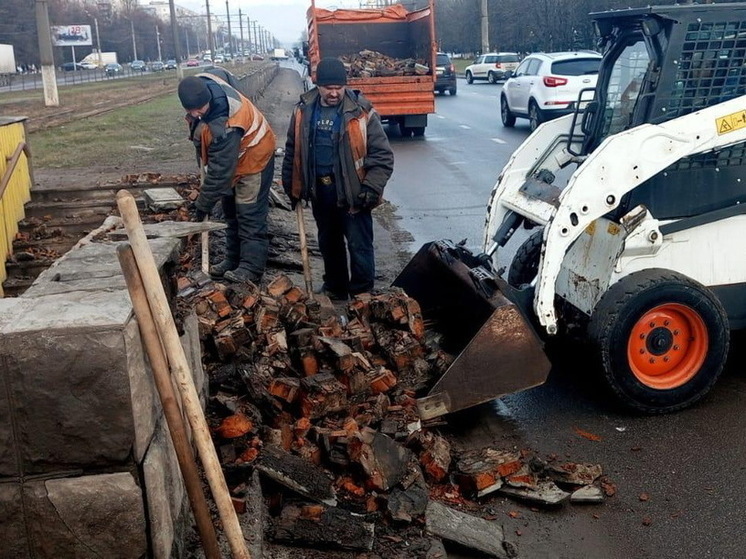 В Курске после ДТП привели в порядок пешеходный переход на улице Народной