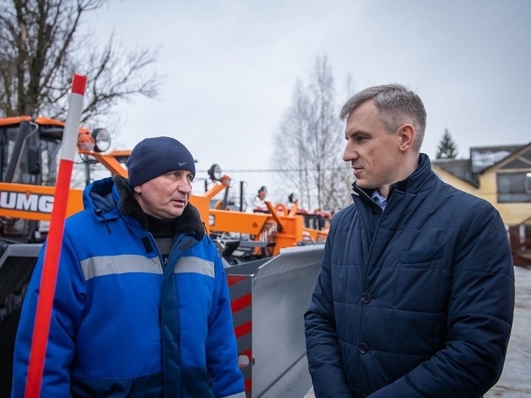 В Смоленск прибыли новые автобусы и снегоуборочная техника