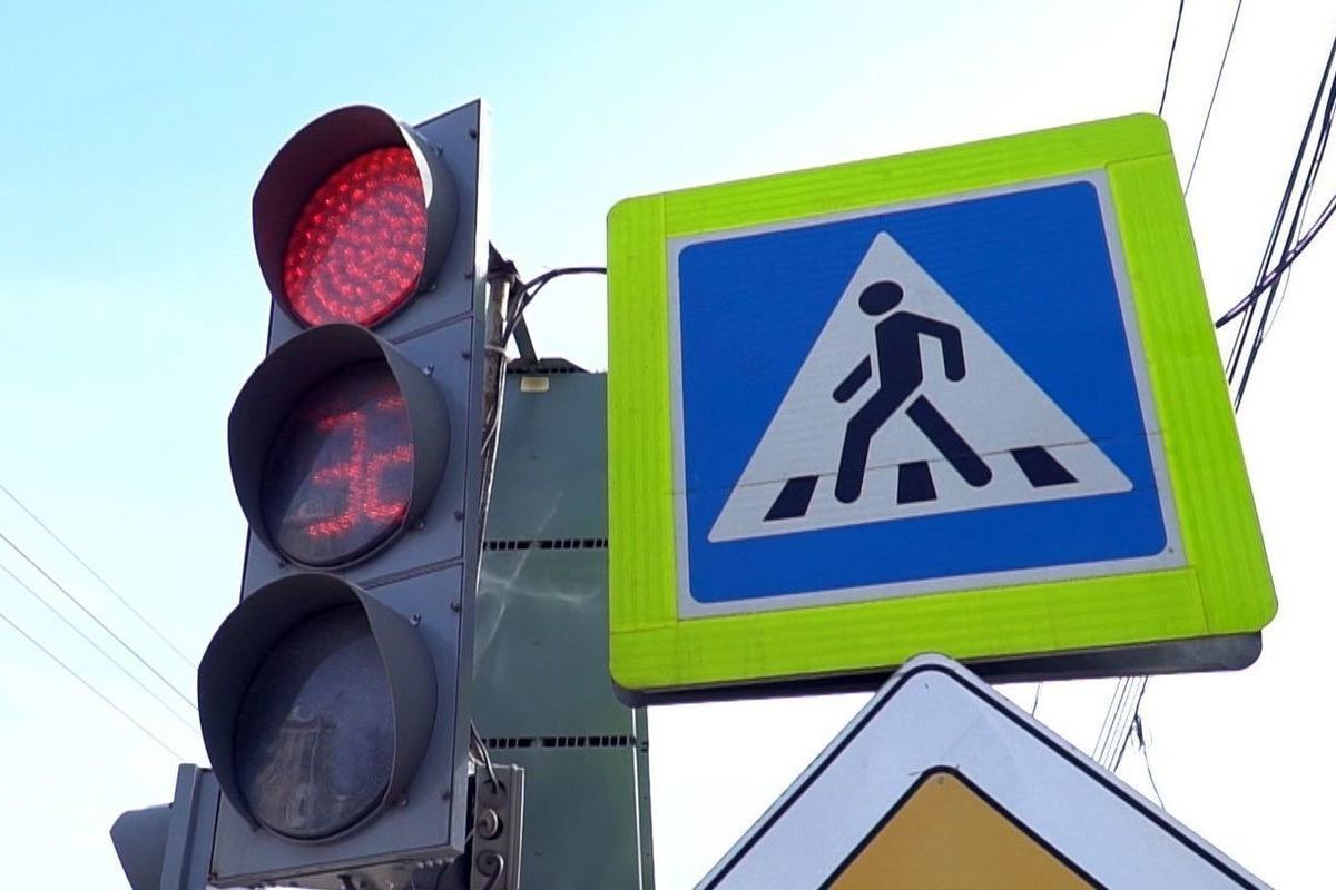 Новогодние подарки костромским пешеходам: в Костроме заработали два новых светофора