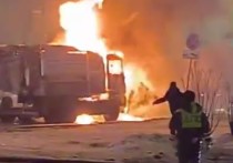 Департамент транспорта Москвы сообщил в своем Телеграм-канале, что на север столицы перекрывали движение в обе стороны на Ленинградском шоссе, где произошло возгорание грузовика