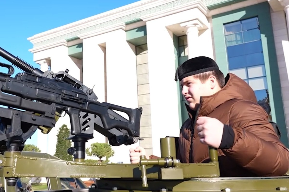 Адам Кадыров попал на видео за пулеметной турелью &#34;джихад-машины&#34;