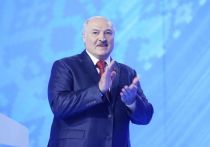 Президент Белоруссии Александр Лукашенко в пятницу, 29 декабря, посетил в Минске новый торговый центр, в котором представлена продукция производителей из каждого региона страны, сообщает БелТА