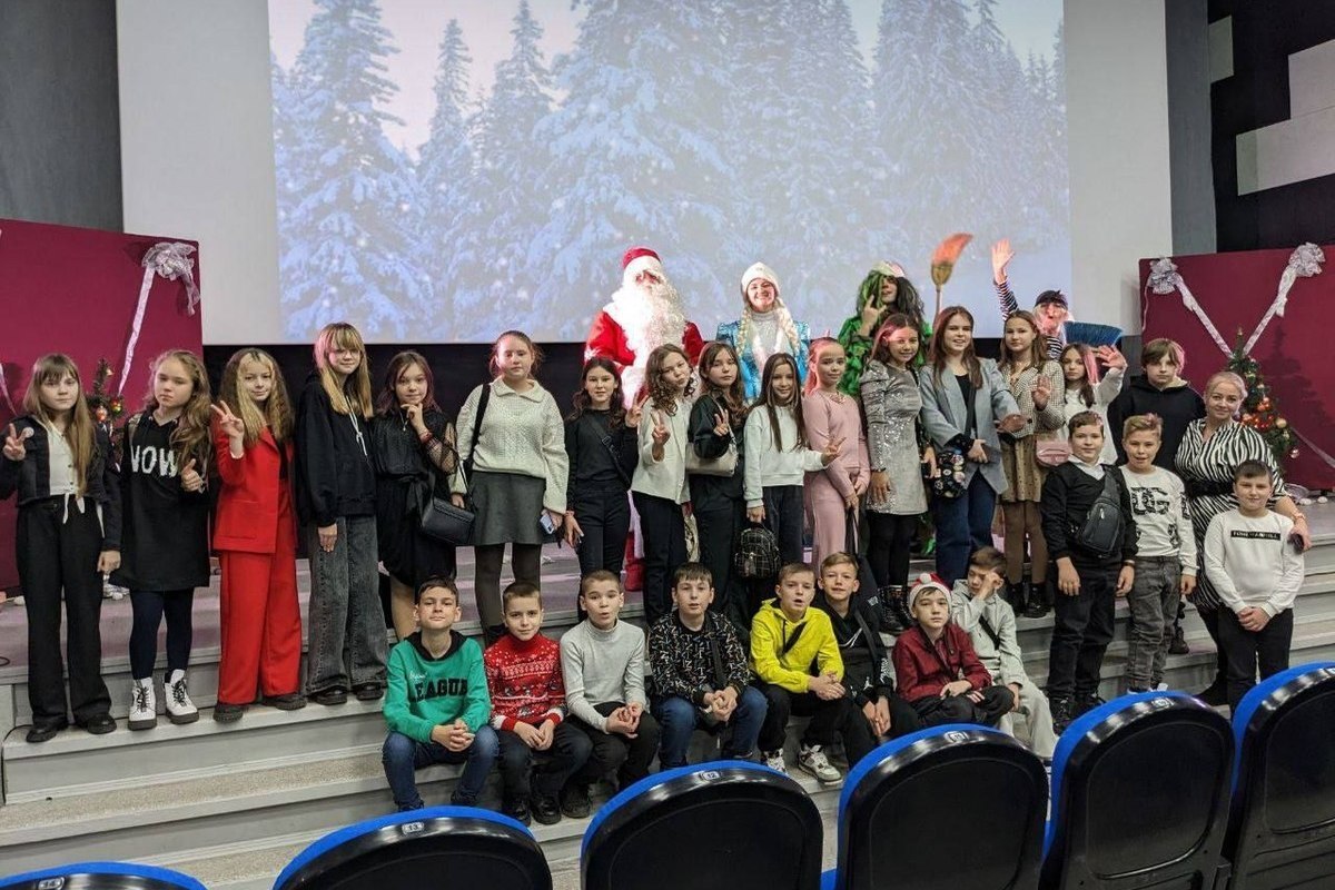 Мелитопольским детям показали представление «В поисках Снегурочки»