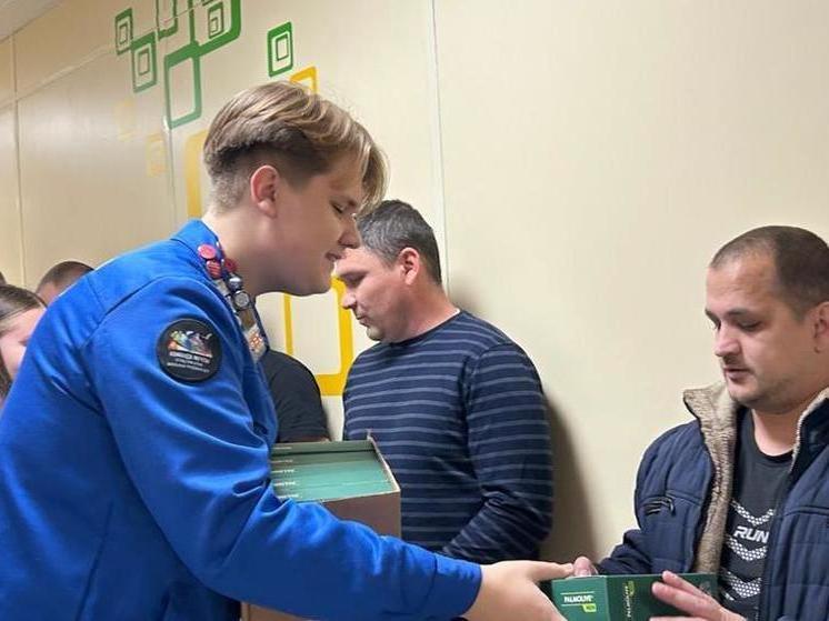 Молодежь из омских студотрядов поздравила участников СВО в госпитале