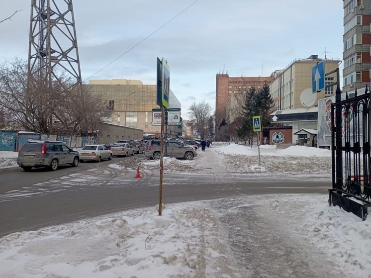 В Новосибирске разыскивают таксиста, скрывшегося после наезда на пенсионерку