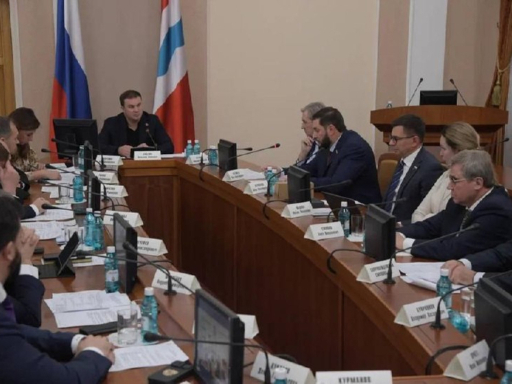 Губернатор Омской области Виталий Хоценко провел первое заседание регионального «Парламентского клуба»