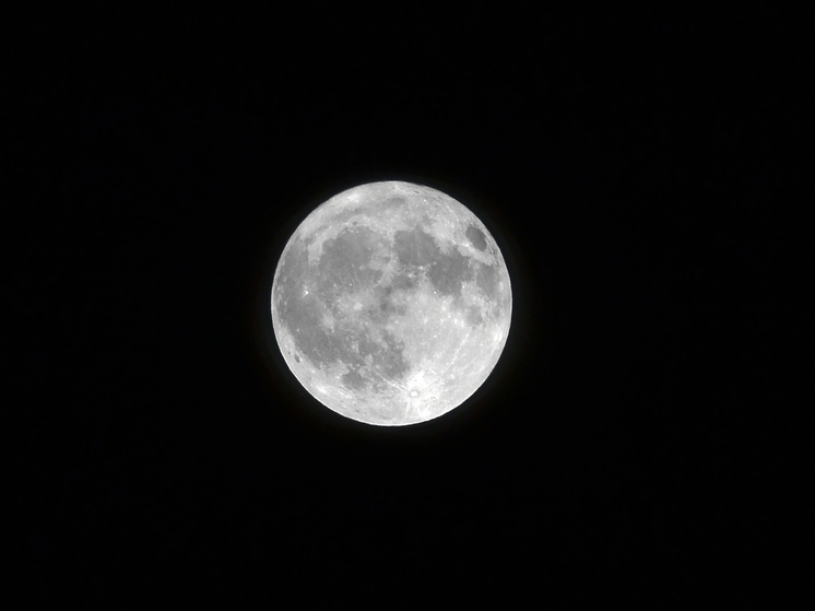 В ночь Нового года омичи смогут запечатлеть МКС на фоне Луны