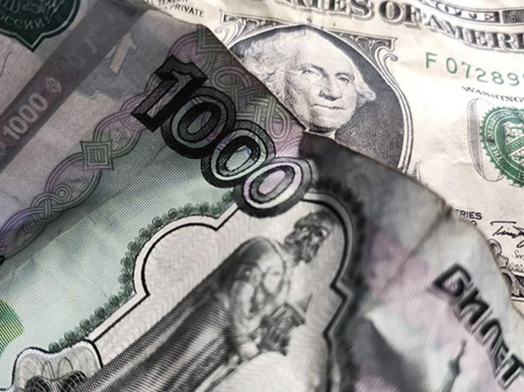 Ослабление отечественной валюты в 2023-м стало рекордным за восемь лет