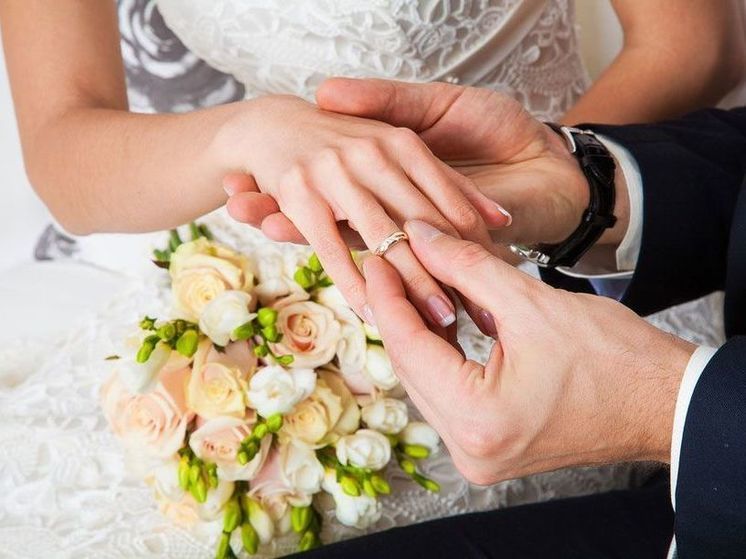 13 костромских пар зарегистрируют брак в последний день года