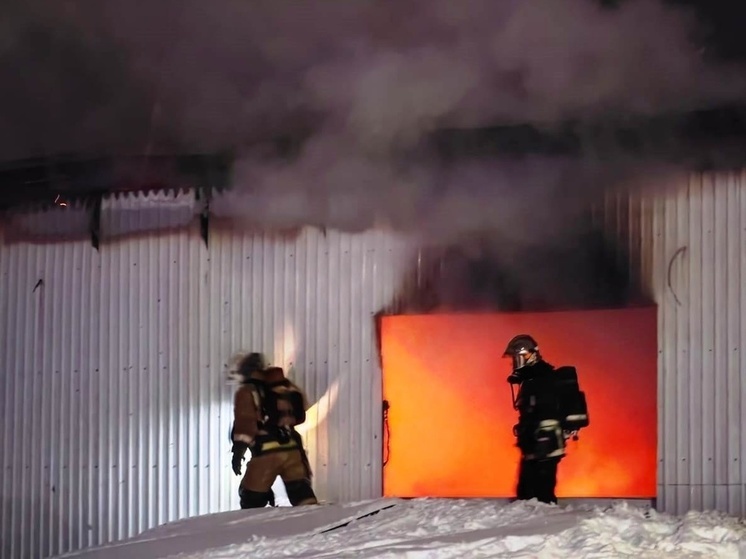 Ночной пожар уничтожил сарай в Костомукше