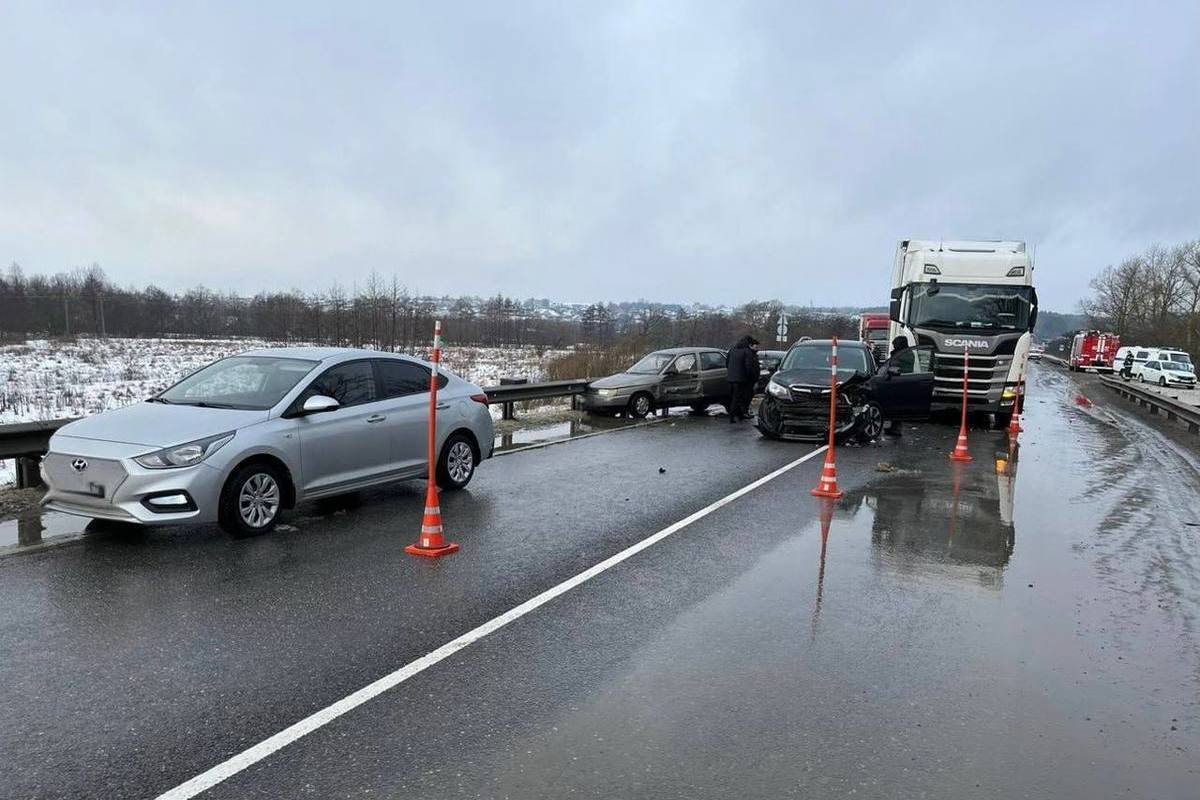 В Пензенской области на федеральной трассе столкнулось 5 автомобилей