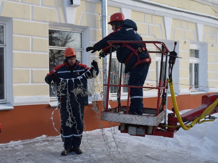 Энергетики костромского филиала «Россети Центр» украсили Кострому новогодними арт-объектами