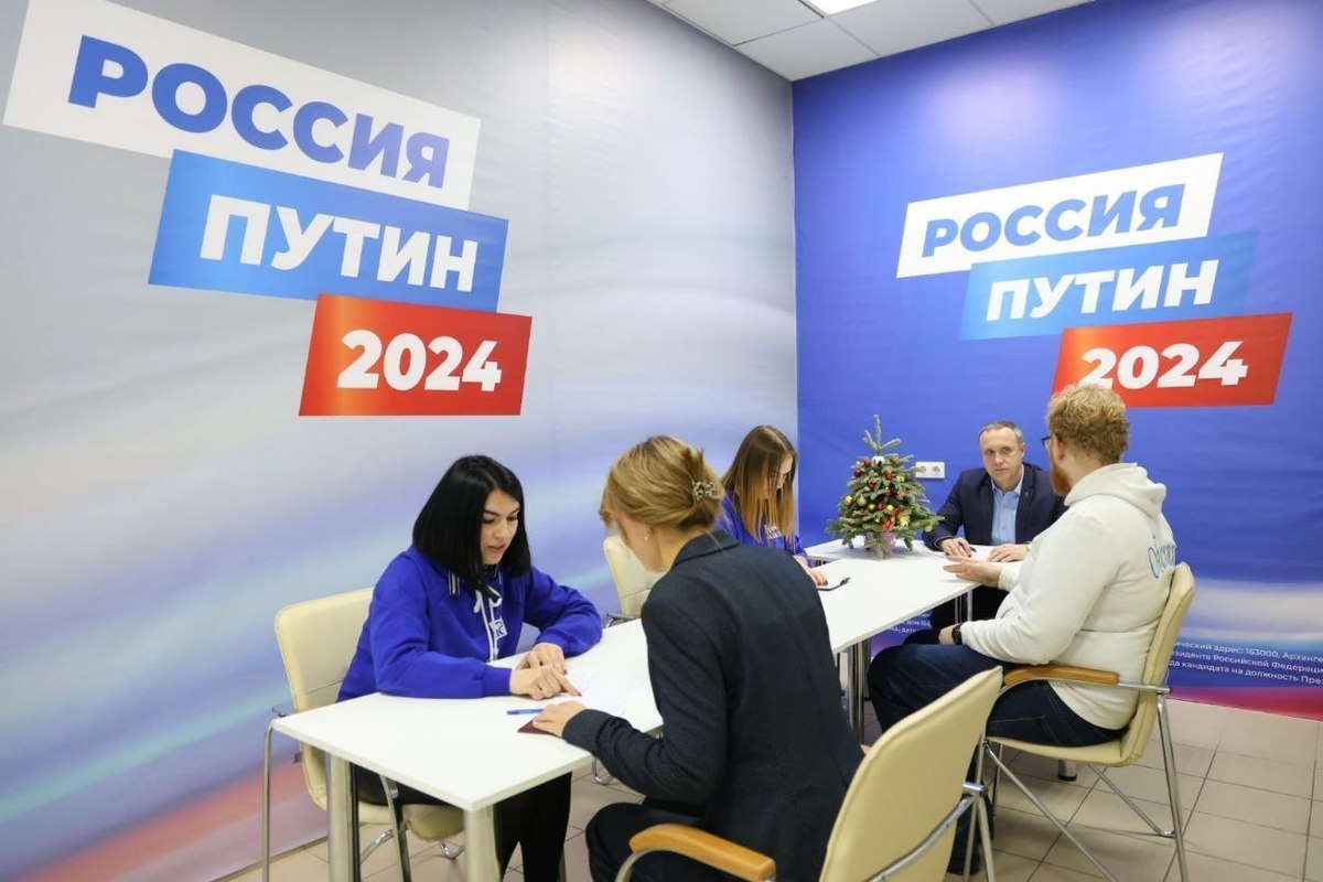 В Архангельске активно собирают подписи в поддержку Владимира Путина
