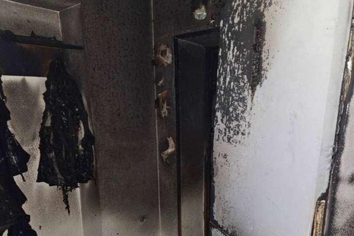 В Ростове при пожаре в частном доме погибла женщина четверо получили ожоги