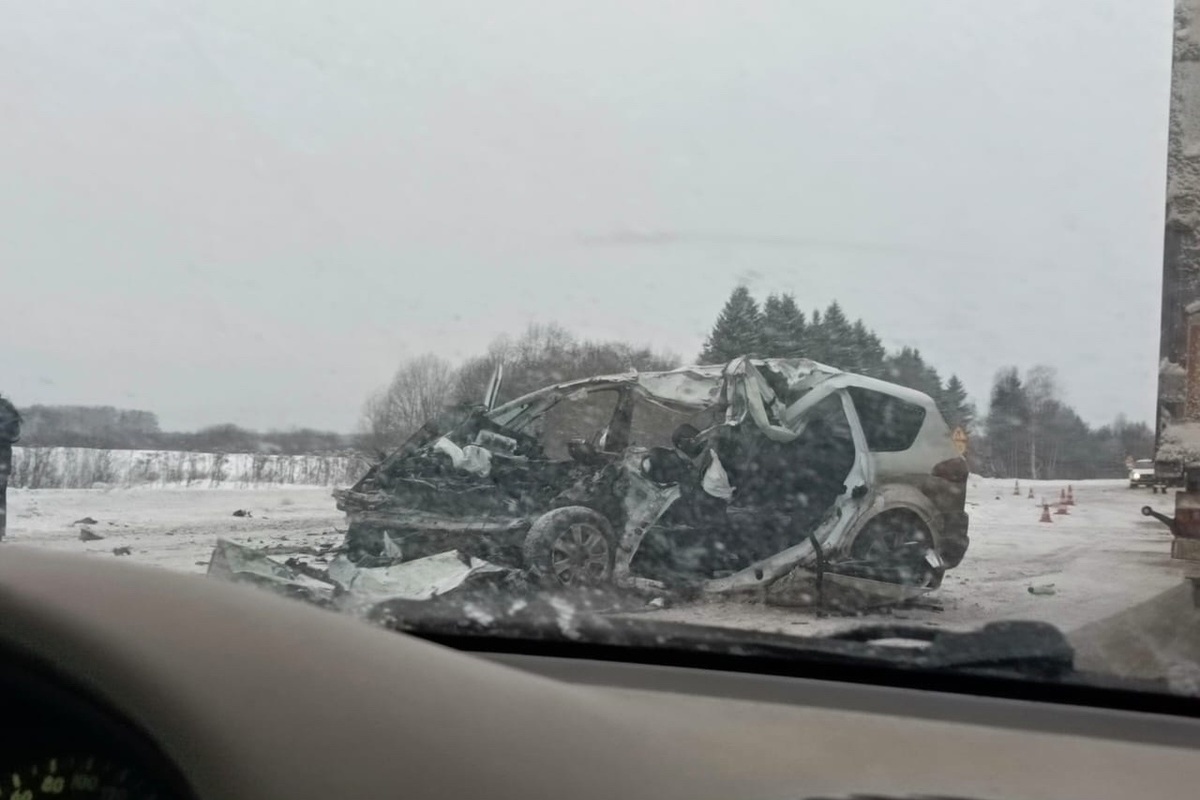 Два смертельных ДТП с грузовиками и легковыми автомобилями произошли сегодня в Вологодской области