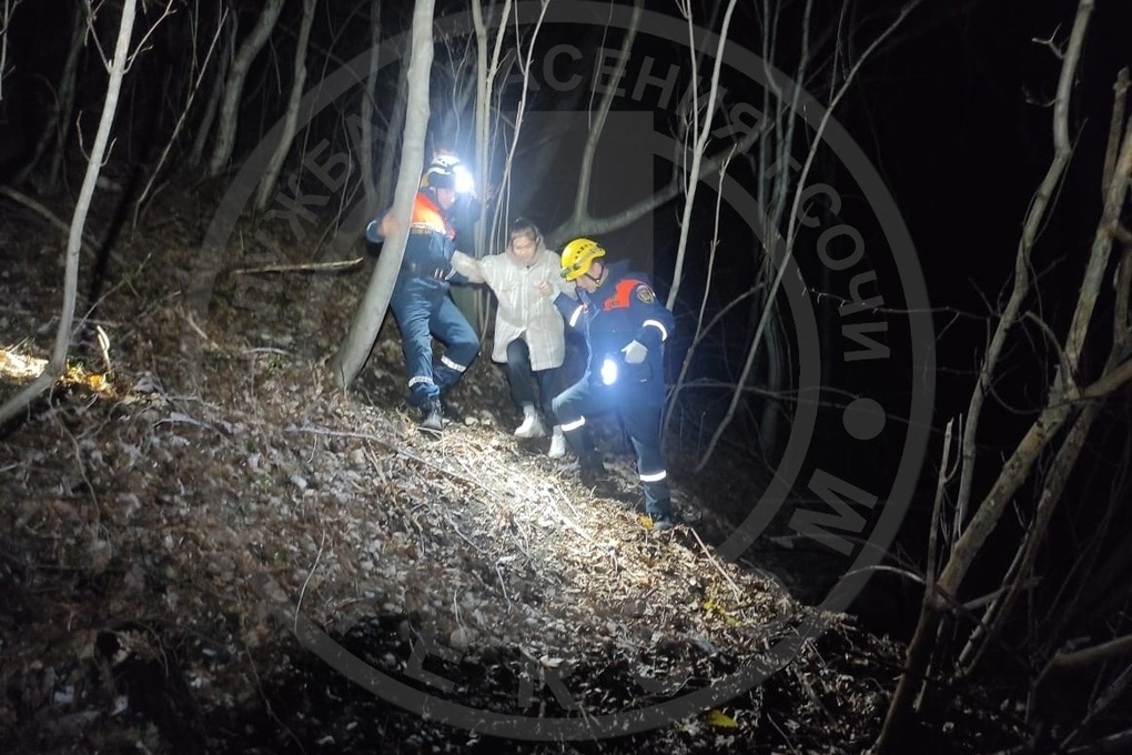  Сочинские спасатели помогли заблудившимся туристам