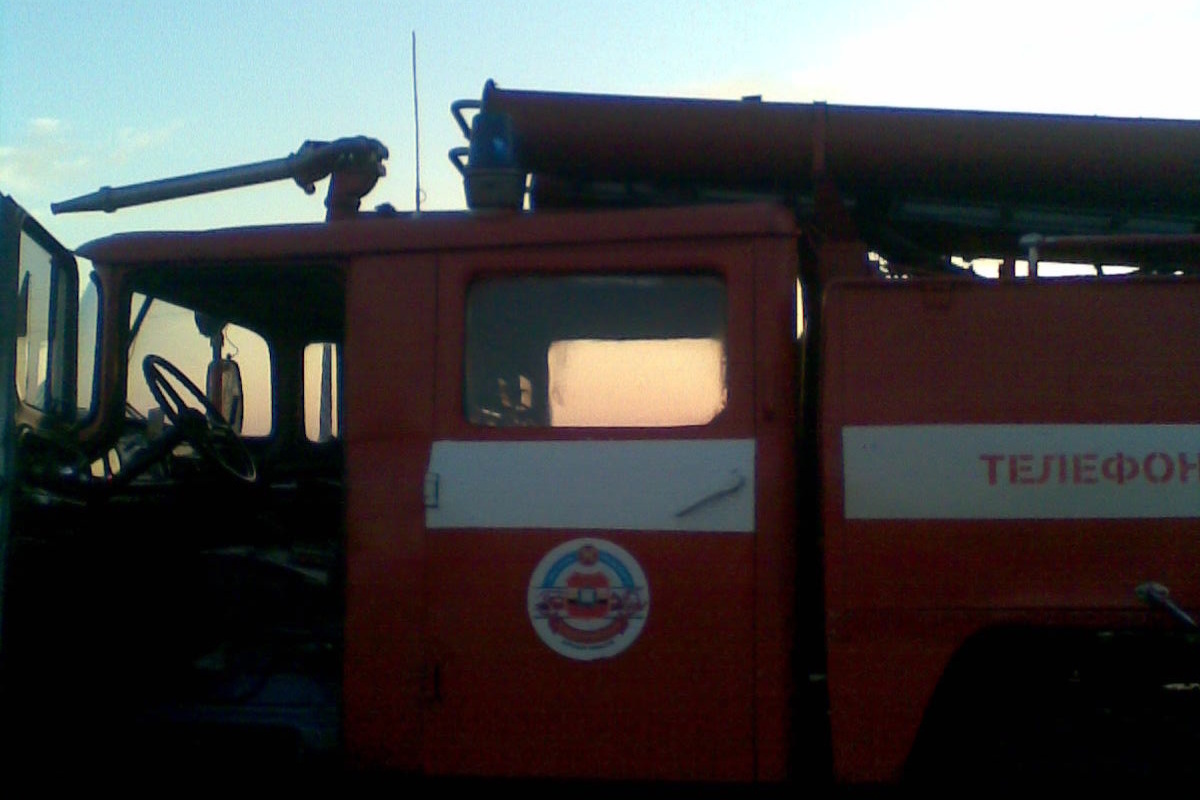 В Курской области потушили пылающий автомобиль ВАЗ