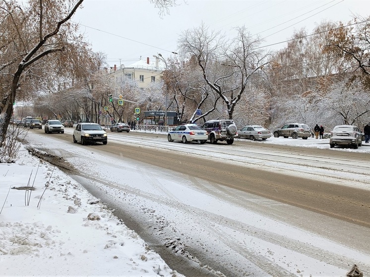Авария произошла возле ТРЦ «Антей» в Екатеринбурге