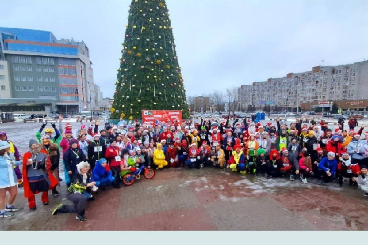 В Обнинске сотни жителей вышли на забег в честь проводов 2023 года