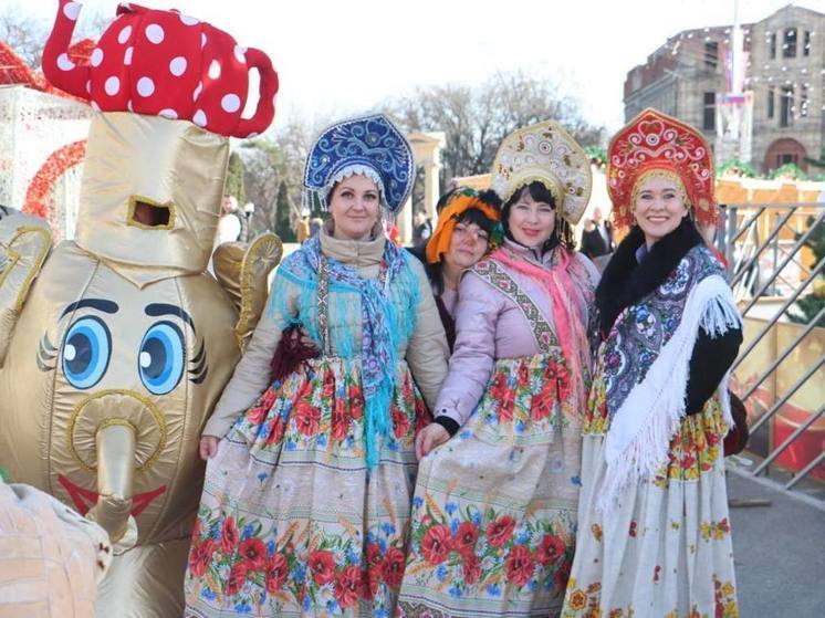 На Театральной площади Ессентуков прошел фестиваль традиций народов России