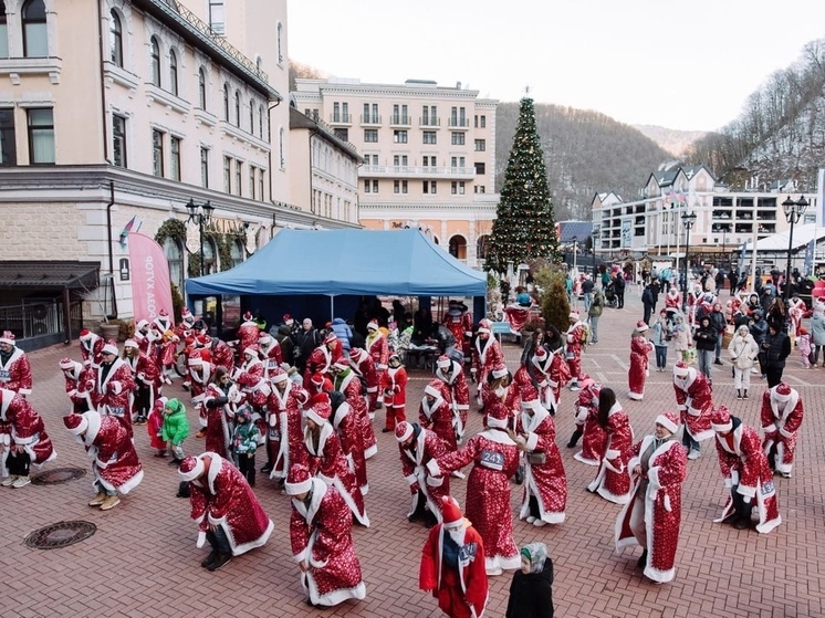 Сочинские Деды Морозы устроили новогодний забег