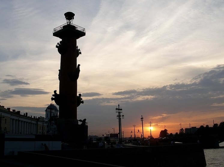 Новогодний розжиг факелов на Ростральных колоннах в Санкт-Петербурге отменили