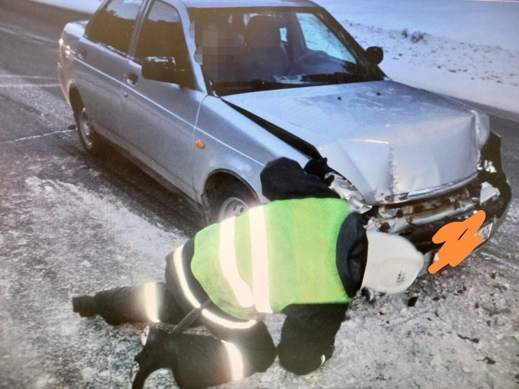 Иномарка толкнула фуру на дороге в Карелии